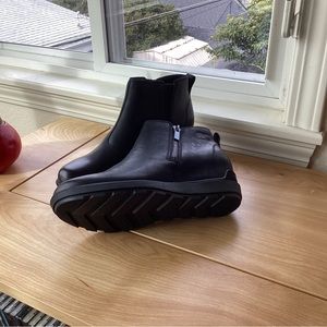 Brand New! Sorel Evie II Zip Bootie 8.5